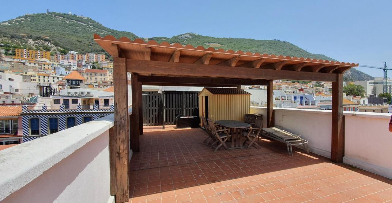 Appartamento Gibraltar Town Centre Flat With Roof Terrace Esterno foto
