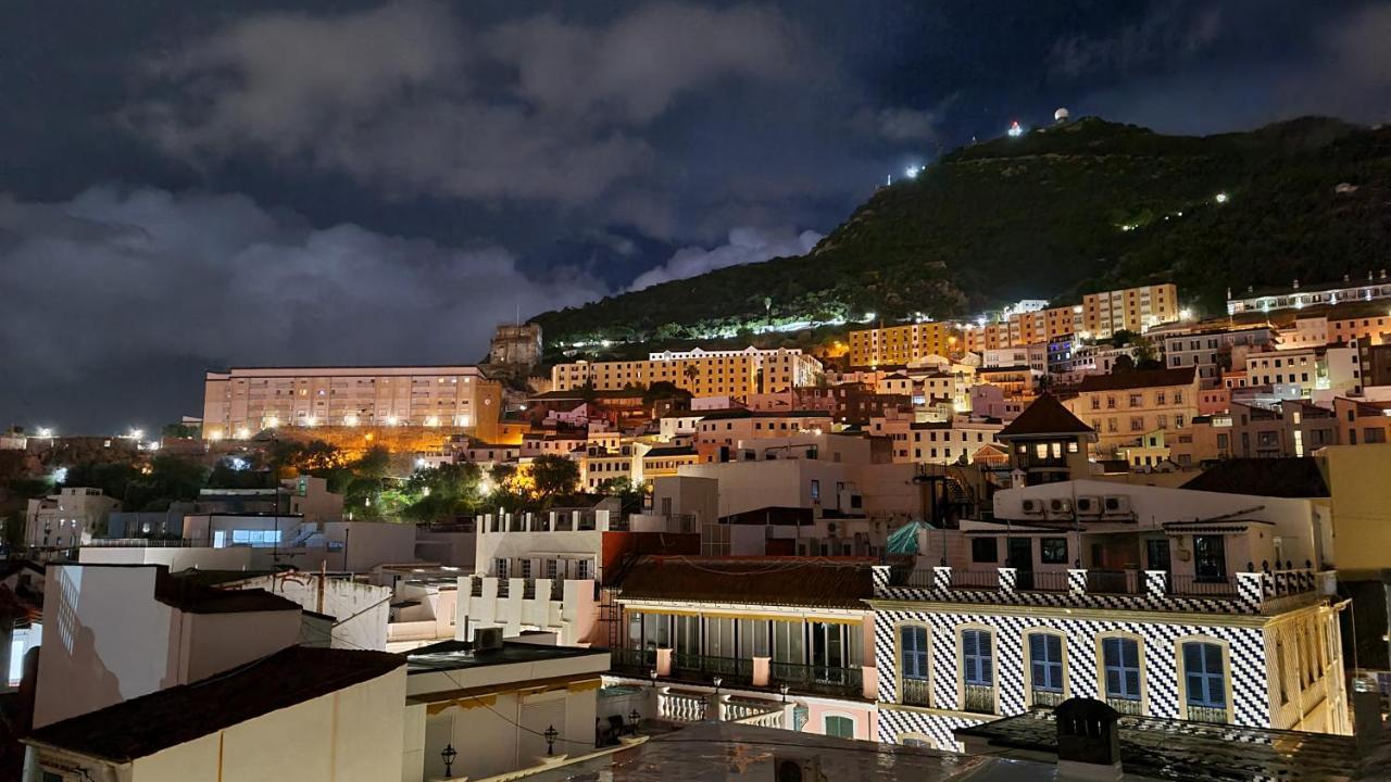 Appartamento Gibraltar Town Centre Flat With Roof Terrace Esterno foto