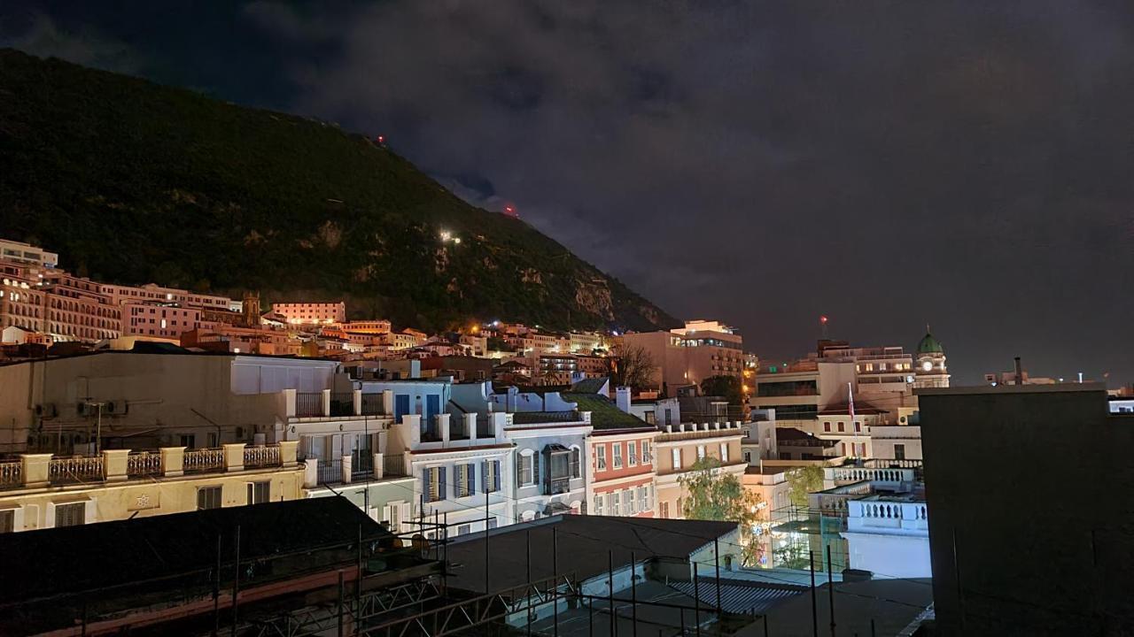 Appartamento Gibraltar Town Centre Flat With Roof Terrace Esterno foto