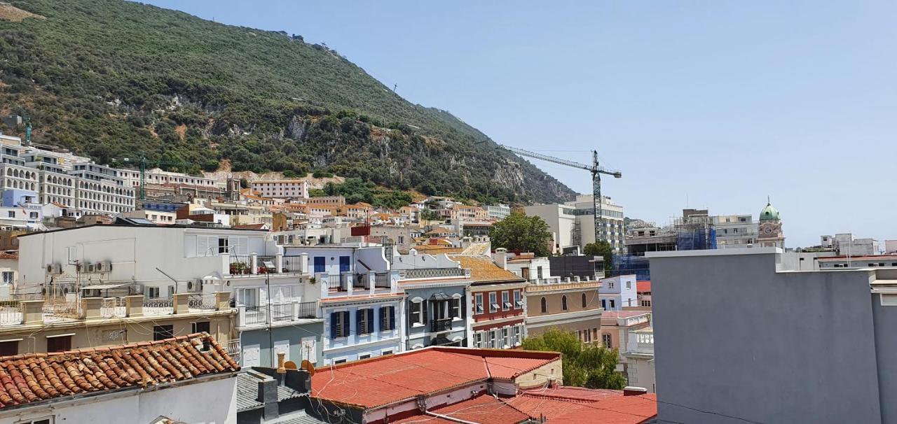 Appartamento Gibraltar Town Centre Flat With Roof Terrace Esterno foto