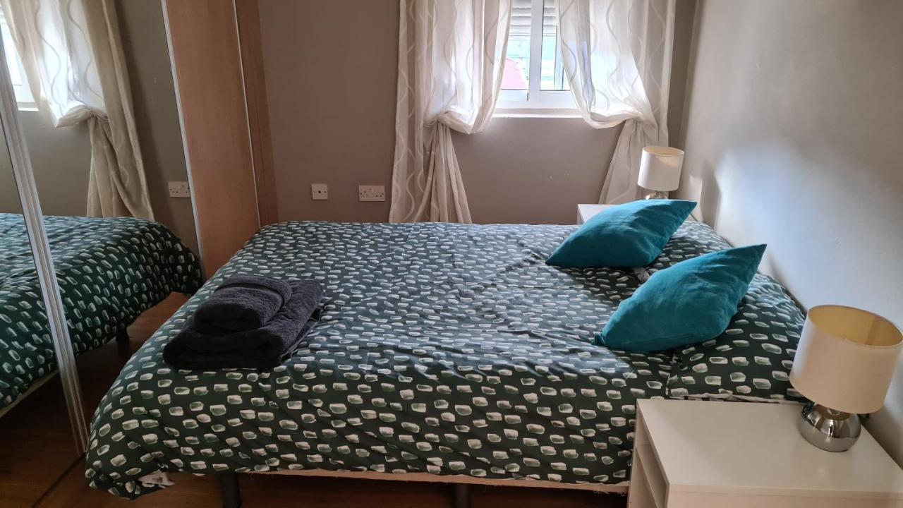 Appartamento Gibraltar Town Centre Flat With Roof Terrace Esterno foto